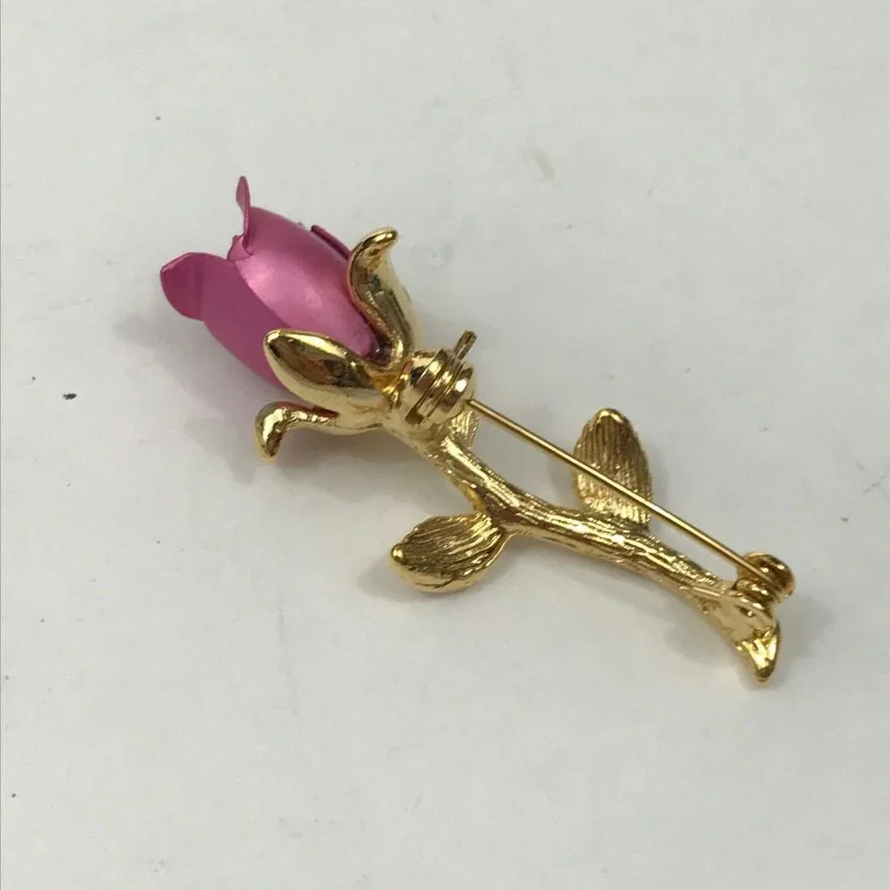Unbranded gold tone